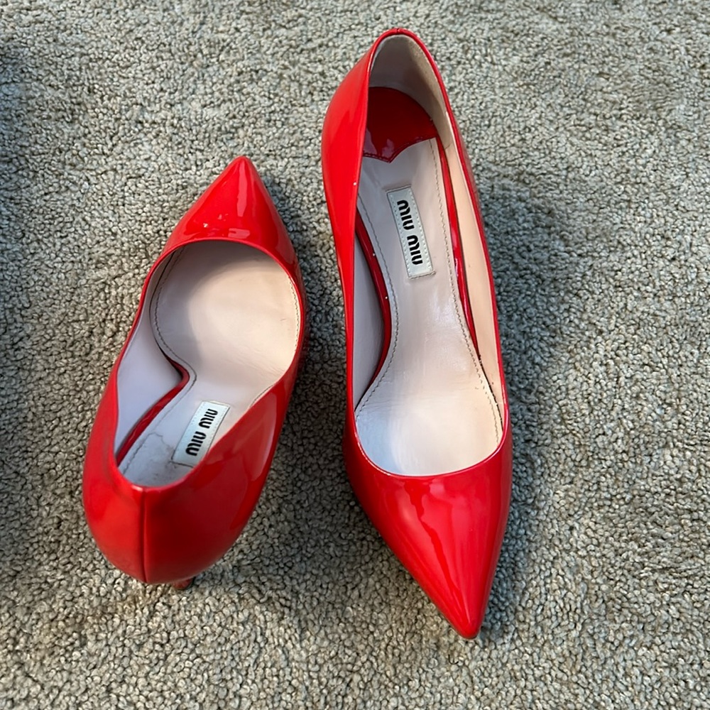 Miu mui pointy-toe pump size 38